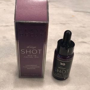 Facial Oil, Lightweight fluid foundation